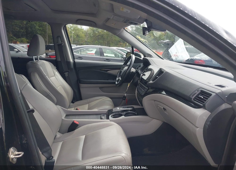 2019 HONDA PILOT TOURING VIN: 5FNYF6H90KB060095