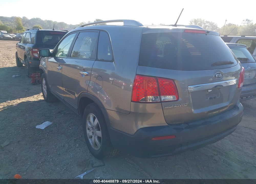 2011 KIA SORENTO LX V6 VIN: 5XYKTDA26BG142941