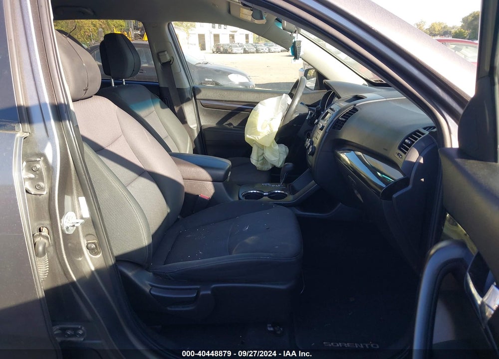 2011 KIA SORENTO LX V6 VIN: 5XYKTDA26BG142941