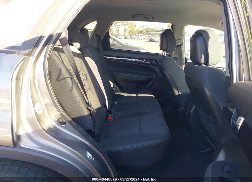 2011 KIA SORENTO LX V6 VIN: 5XYKTDA26BG142941