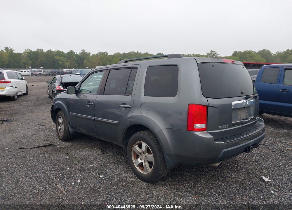 2011 HONDA PILOT EX-L VIN: 5FNYF4H64BB004008