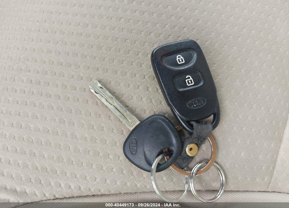 2012 KIA SORENTO LX VIN: 5XYKT3A13CG241624