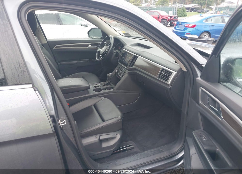 2018 VOLKSWAGEN ATLAS VIN: 1V2LR2CA0JC510625