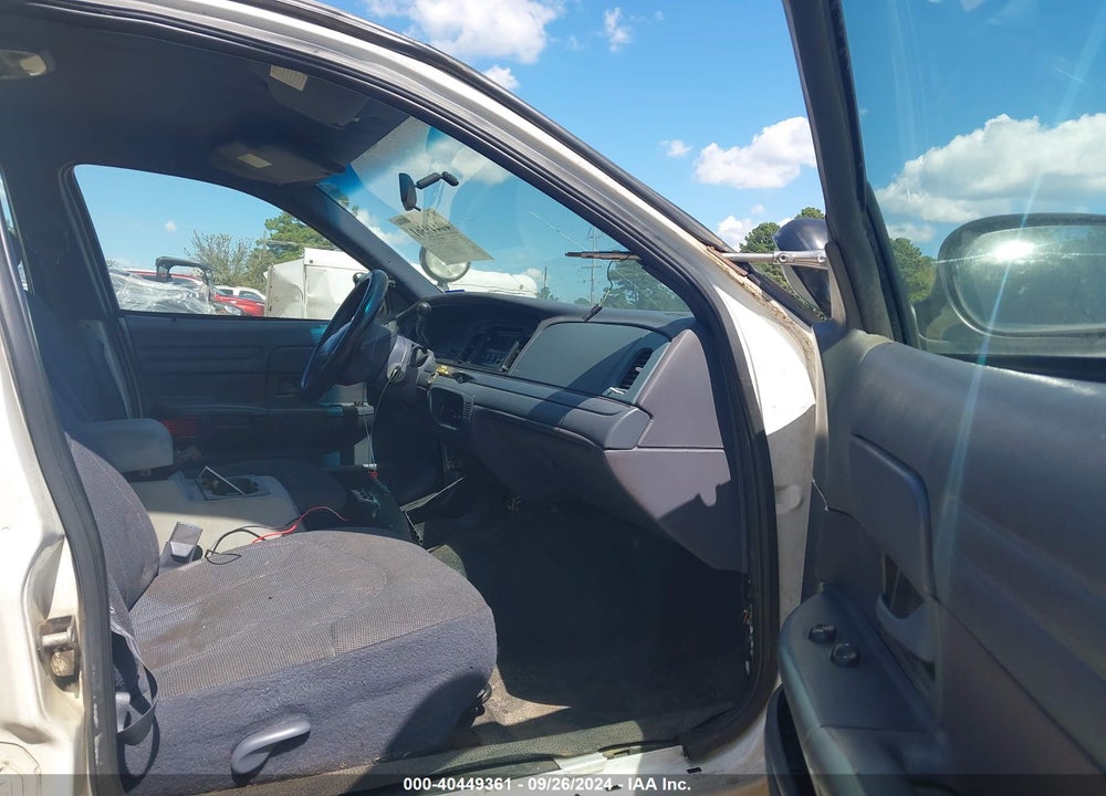 2000 FORD CROWN VICTORIA POLICE INTERCEPTOR VIN: 2FAFP71W3YX148096