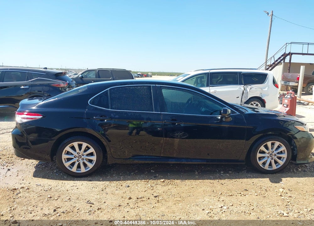 2018 TOYOTA CAMRY LE VIN: 4T1B11HK9JU601348