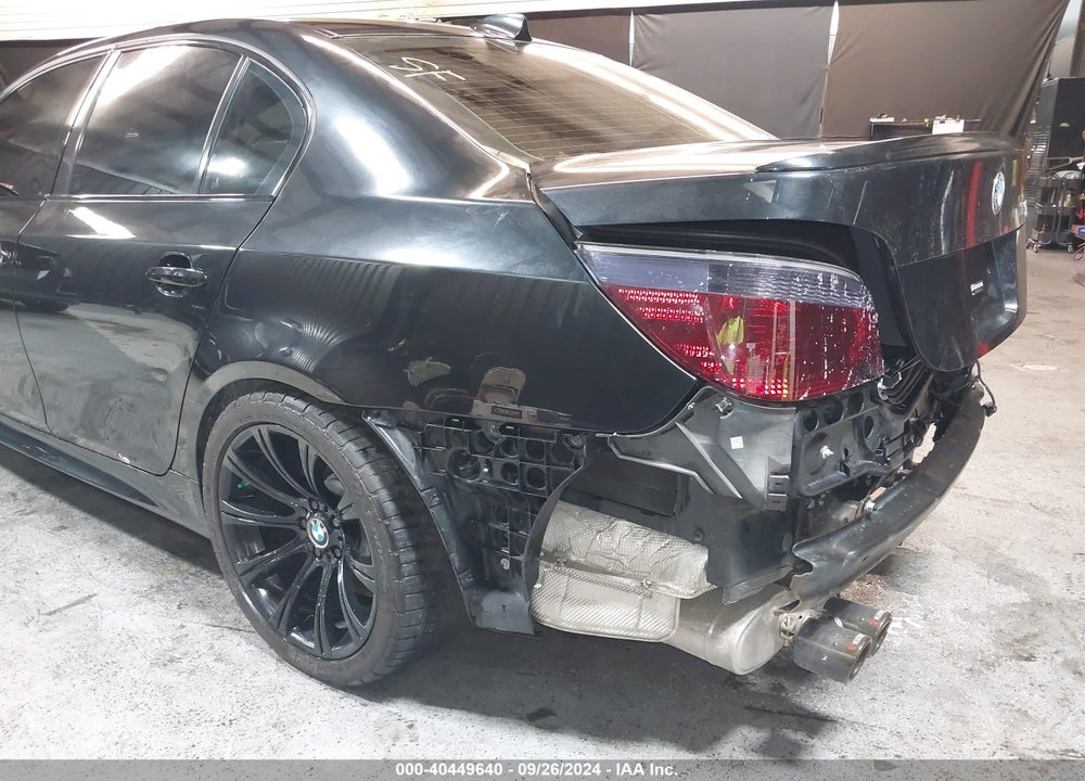 2007 BMW M5 VIN: WBSNB93557CX07057