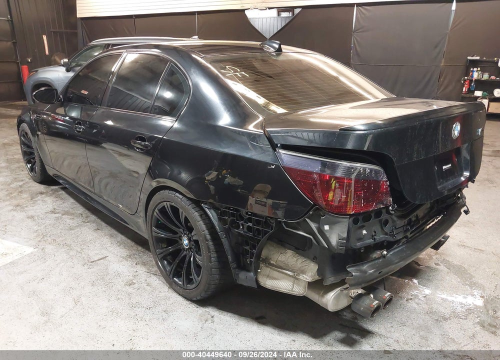 2007 BMW M5 VIN: WBSNB93557CX07057