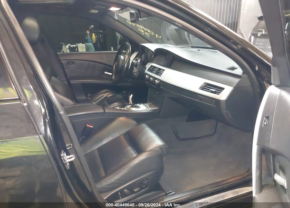 2007 BMW M5 VIN: WBSNB93557CX07057
