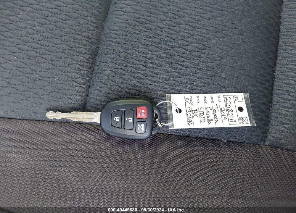 2019 TOYOTA COROLLA LE VIN: 2T1BURHE5KC132696