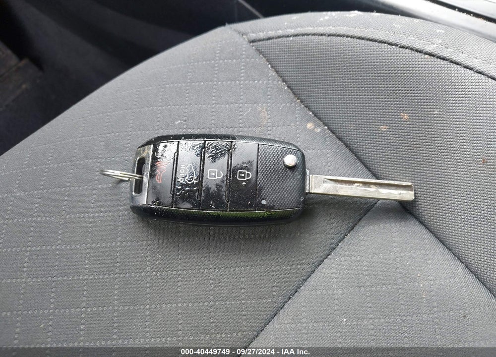 2016 KIA SORENTO 3.3L LX VIN: 5XYPGDA50GG025481