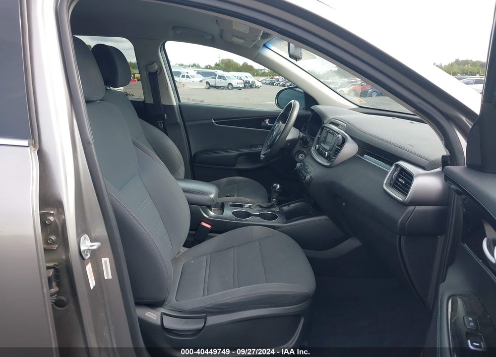 2016 KIA SORENTO 3.3L LX VIN: 5XYPGDA50GG025481