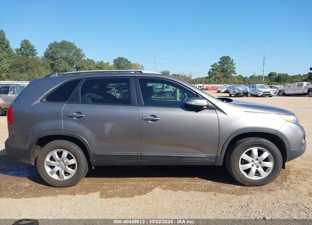 2013 KIA SORENTO LX V6 VIN: 5XYKT4A27DG360180