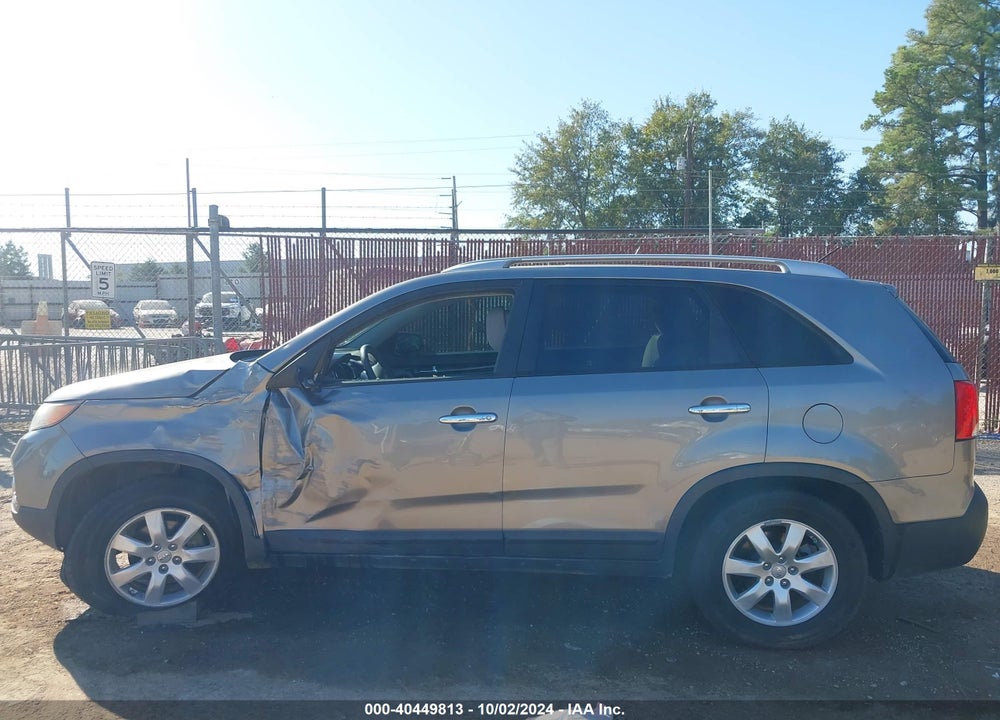 2013 KIA SORENTO LX V6 VIN: 5XYKT4A27DG360180