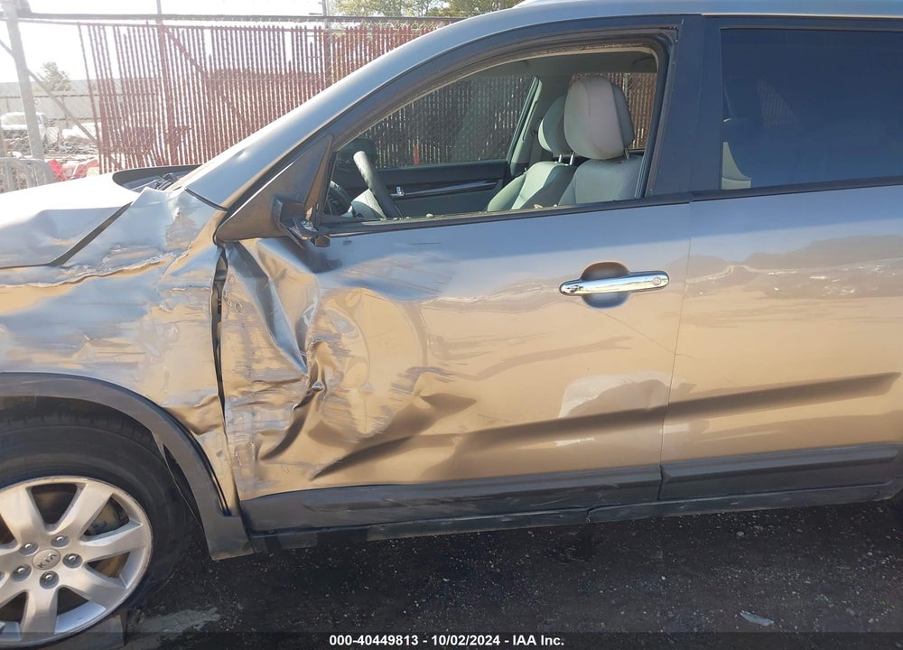 2013 KIA SORENTO LX V6 VIN: 5XYKT4A27DG360180