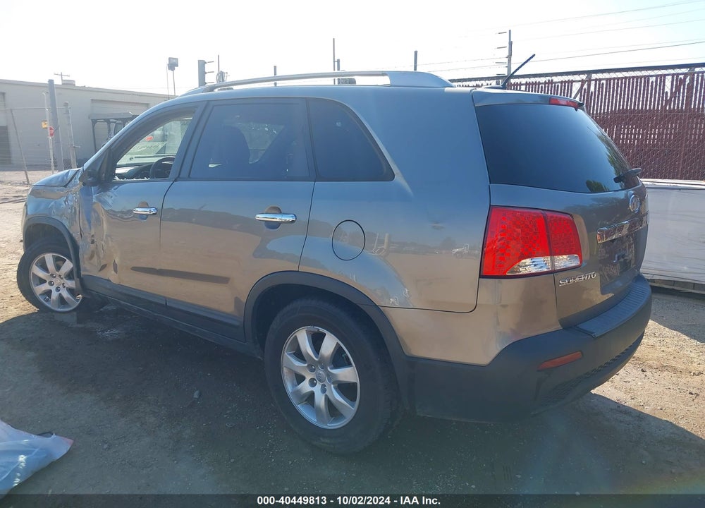 2013 KIA SORENTO LX V6 VIN: 5XYKT4A27DG360180