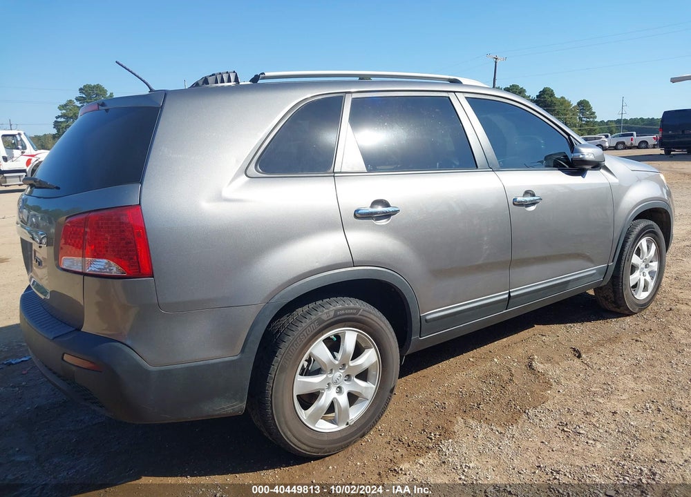 2013 KIA SORENTO LX V6 VIN: 5XYKT4A27DG360180