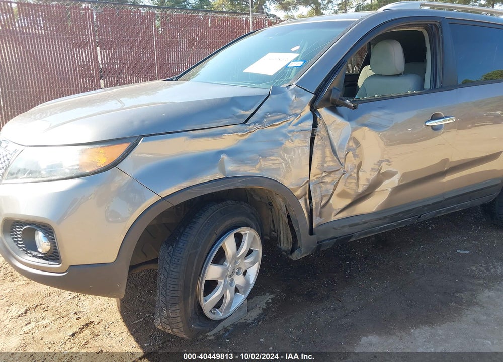 2013 KIA SORENTO LX V6 VIN: 5XYKT4A27DG360180