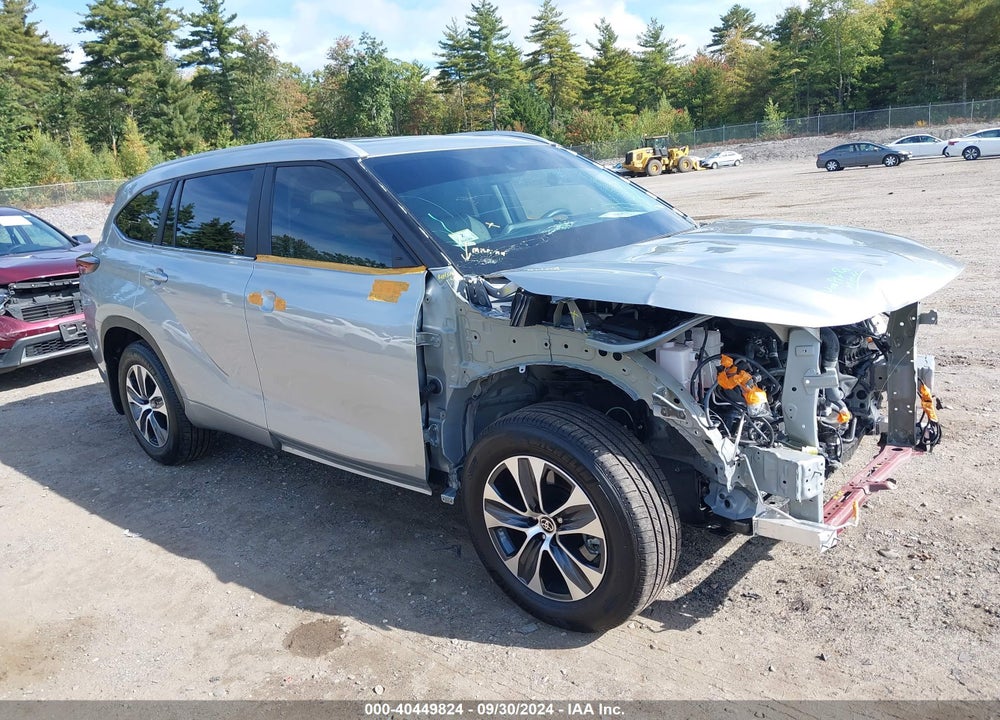 2024 TOYOTA HIGHLANDER XLE VIN: 5TDKDRBH4RS531832