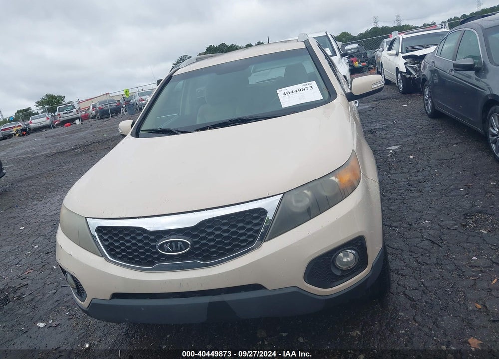 2011 KIA SORENTO LX VIN: 5XYKT3A12BG138290