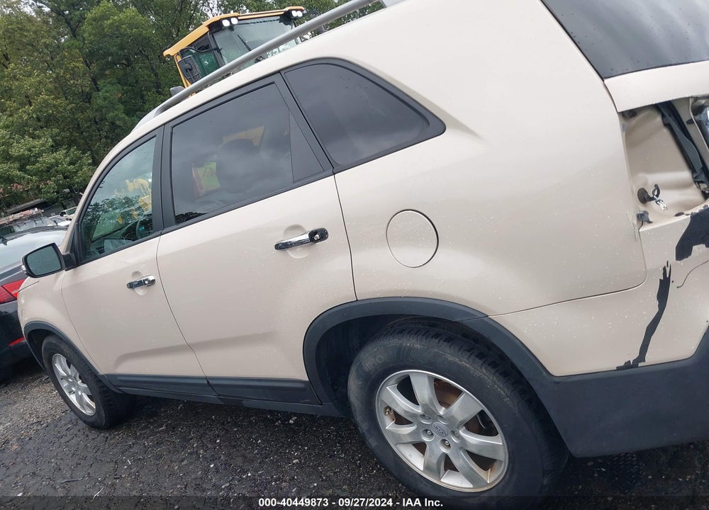 2011 KIA SORENTO LX VIN: 5XYKT3A12BG138290