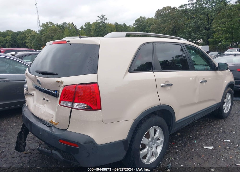 2011 KIA SORENTO LX VIN: 5XYKT3A12BG138290