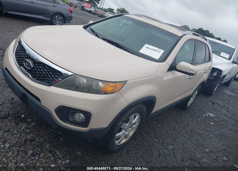 2011 KIA SORENTO LX VIN: 5XYKT3A12BG138290