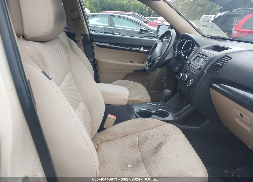2011 KIA SORENTO LX VIN: 5XYKT3A12BG138290