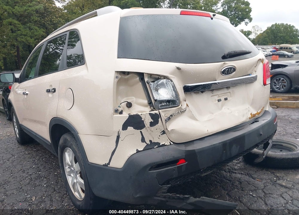 2011 KIA SORENTO LX VIN: 5XYKT3A12BG138290