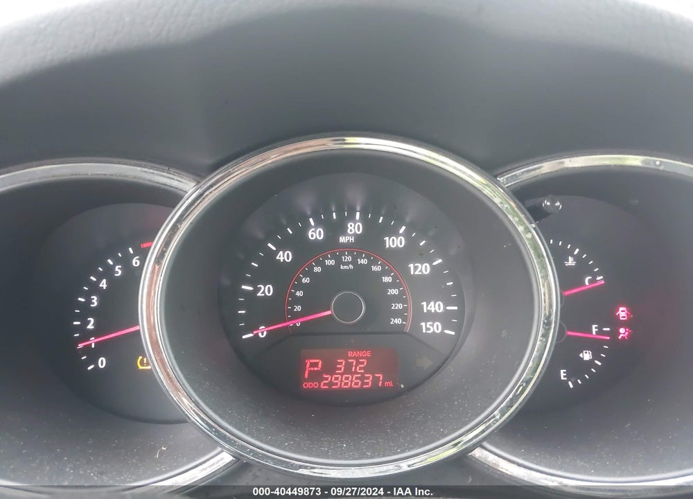 2011 KIA SORENTO LX VIN: 5XYKT3A12BG138290