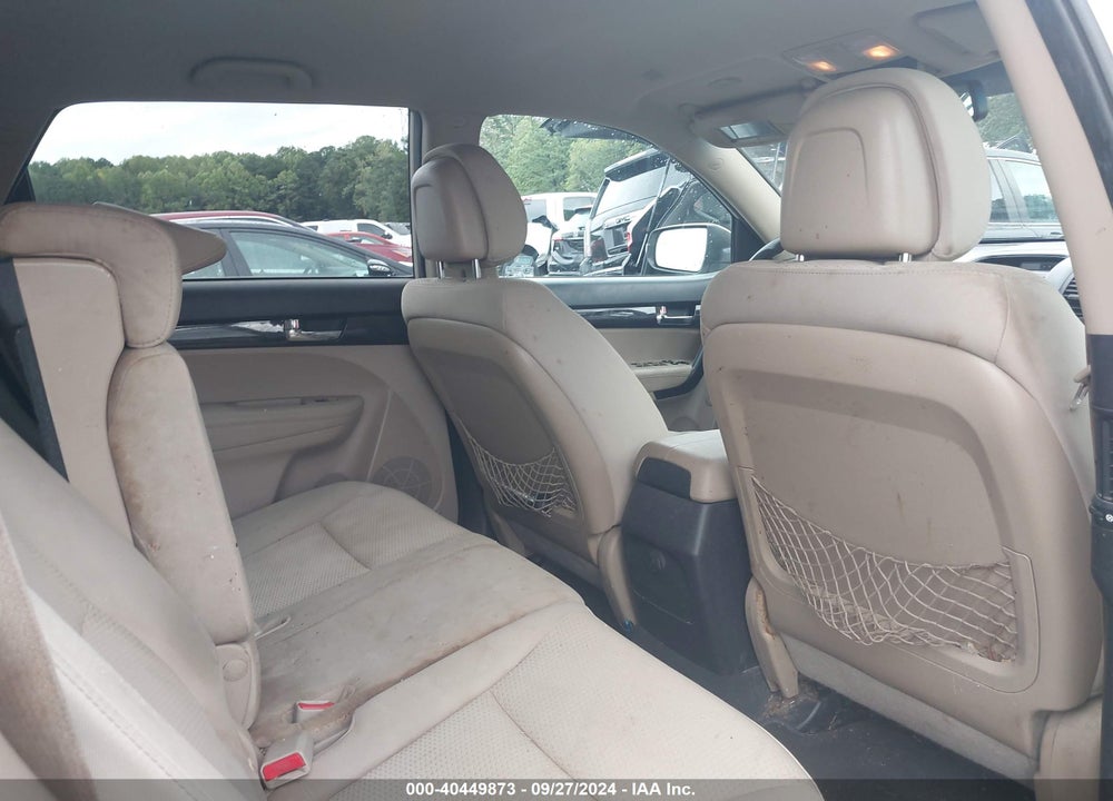 2011 KIA SORENTO LX VIN: 5XYKT3A12BG138290