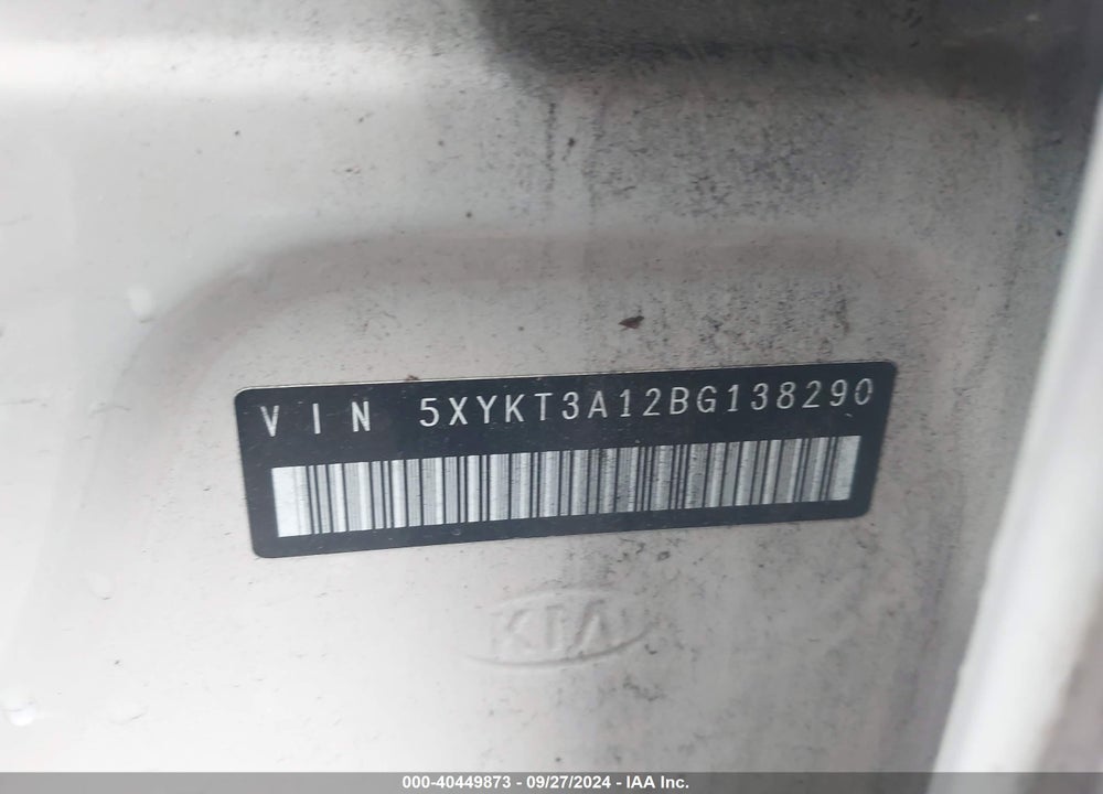2011 KIA SORENTO LX VIN: 5XYKT3A12BG138290