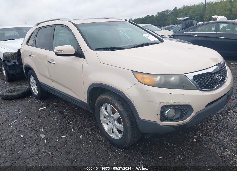 2011 KIA SORENTO LX VIN: 5XYKT3A12BG138290