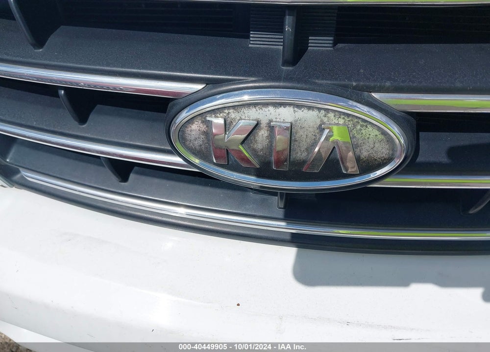 2008 KIA SORENTO LX VIN: KNDJD735985819113