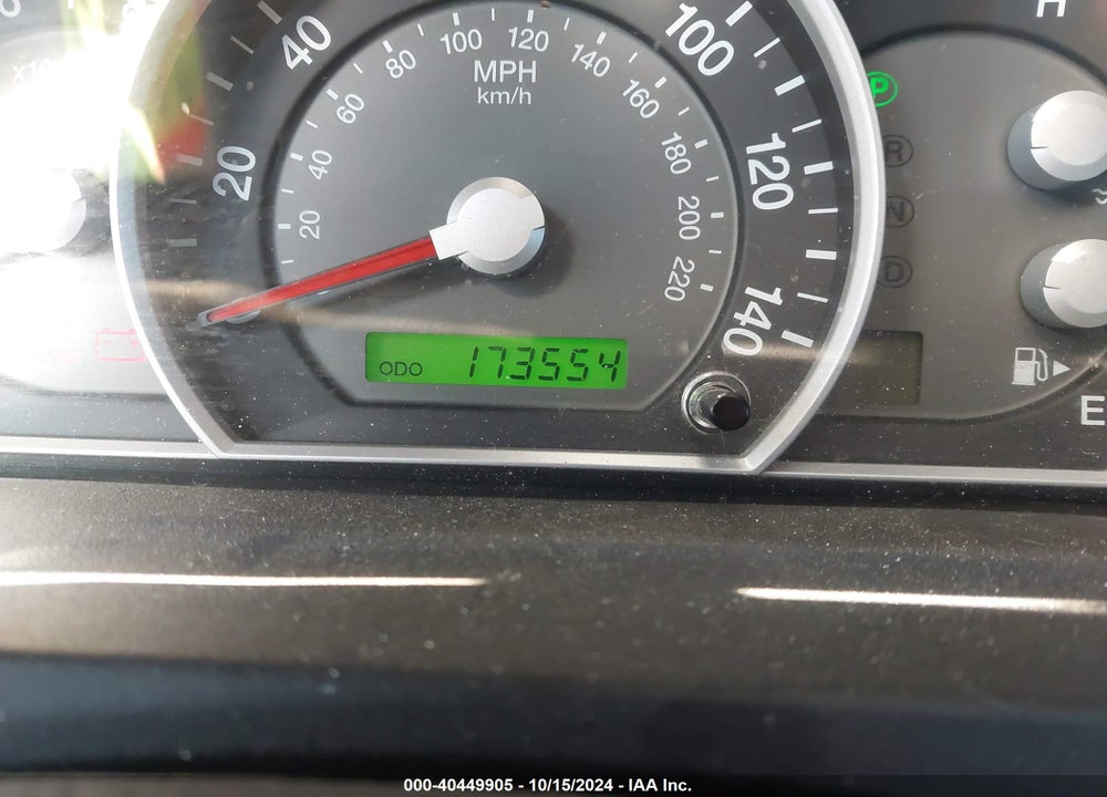2008 KIA SORENTO LX VIN: KNDJD735985819113