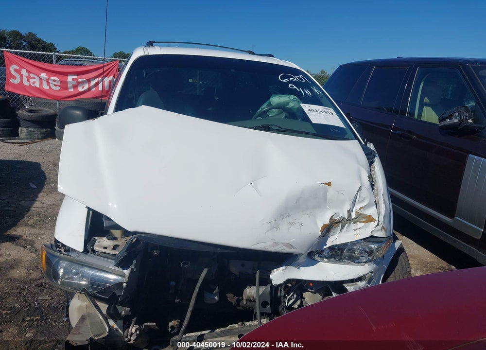 2000 CHRYSLER TOWN & COUNTRY LIMITED VIN: 1C4GP64L2YB536207