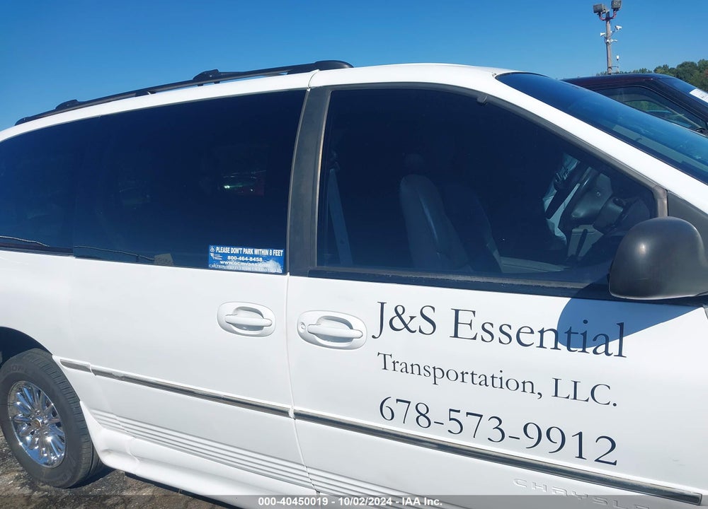 2000 CHRYSLER TOWN & COUNTRY LIMITED VIN: 1C4GP64L2YB536207