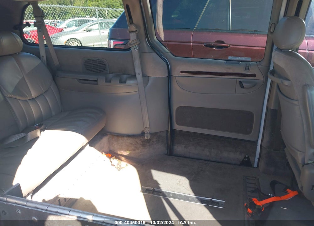 2000 CHRYSLER TOWN & COUNTRY LIMITED VIN: 1C4GP64L2YB536207