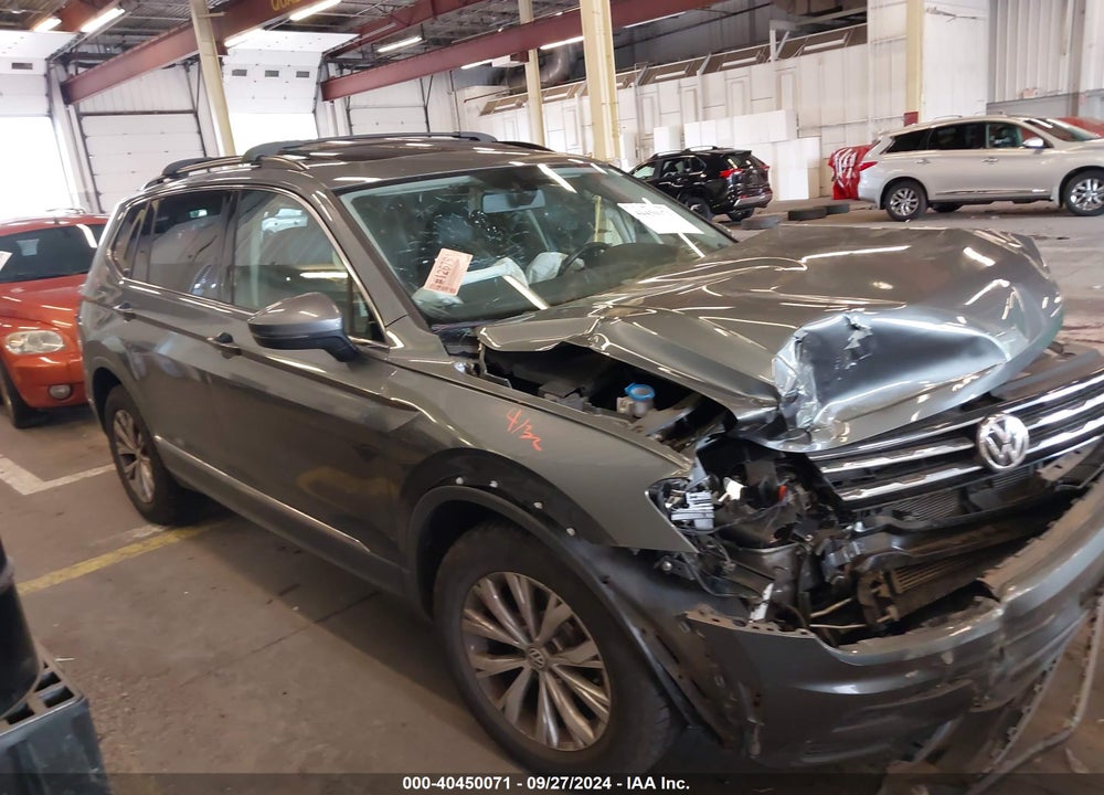 2018 VOLKSWAGEN TIGUAN VIN: 3VV3B7AX2JM137453