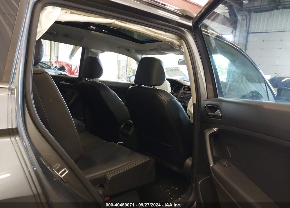 2018 VOLKSWAGEN TIGUAN VIN: 3VV3B7AX2JM137453
