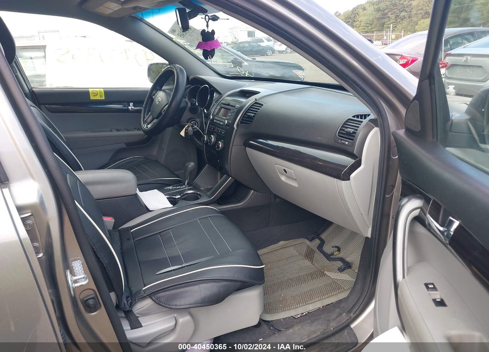 2011 KIA SORENTO LX V6 VIN: 5XYKT4A25BG121210