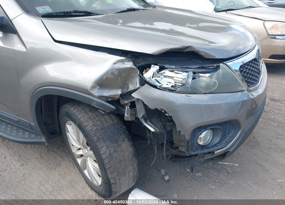 2011 KIA SORENTO LX V6 VIN: 5XYKT4A25BG121210