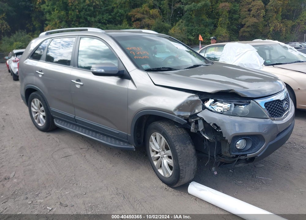 2011 KIA SORENTO LX V6 VIN: 5XYKT4A25BG121210