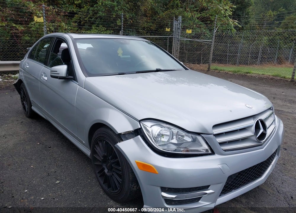 2013 MERCEDES-BENZ C 250 LUXURY/SPORT VIN: WDDGF4HB7DA835254
