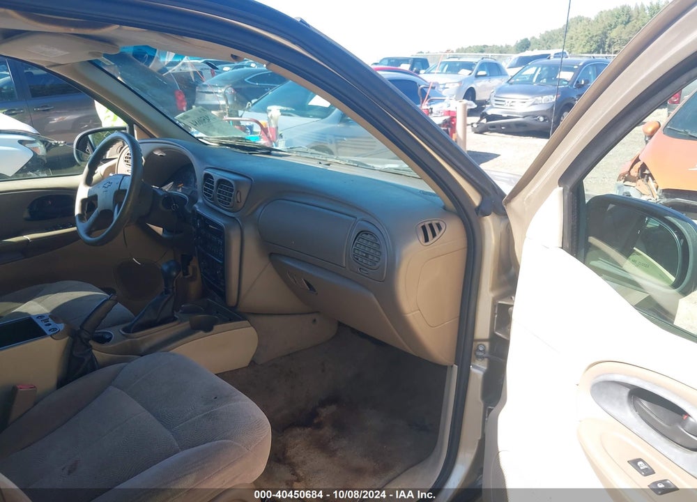 2004 CHEVROLET TRAILBLAZER LS VIN: 1GNDT13S242311152