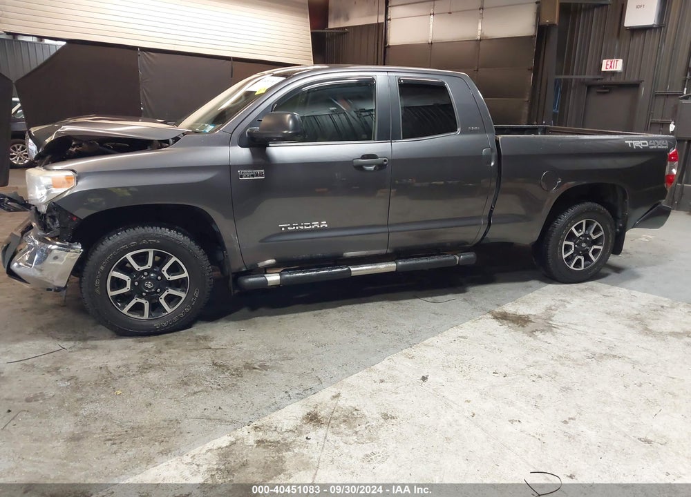 2017 TOYOTA TUNDRA SR5 5.7L V8 VIN: 5TFUY5F15HX644796
