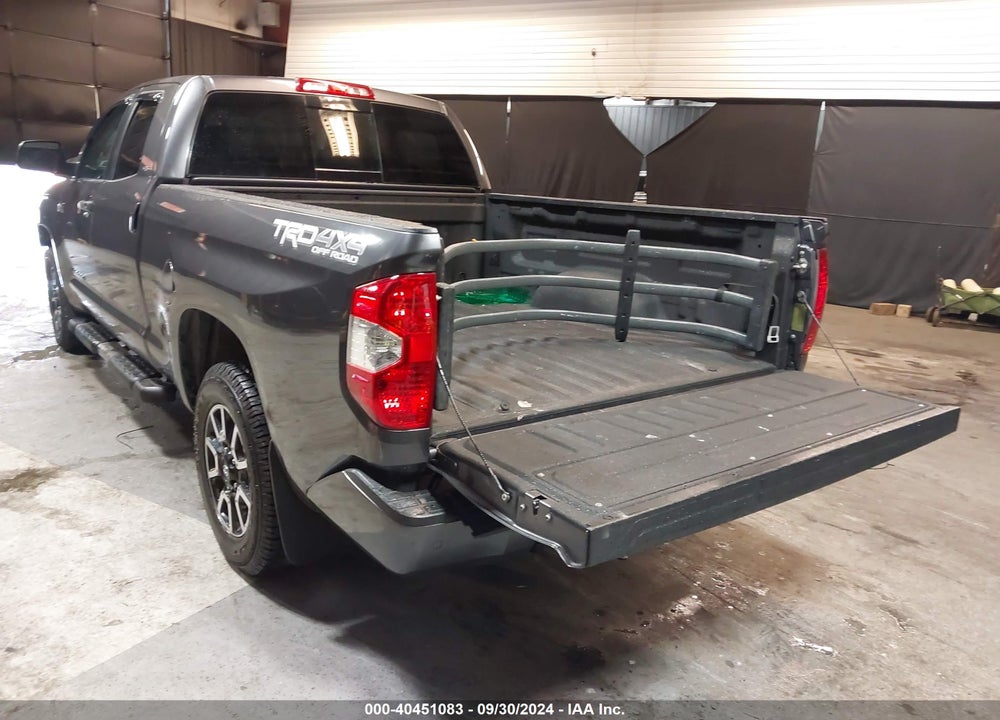 2017 TOYOTA TUNDRA SR5 5.7L V8 VIN: 5TFUY5F15HX644796