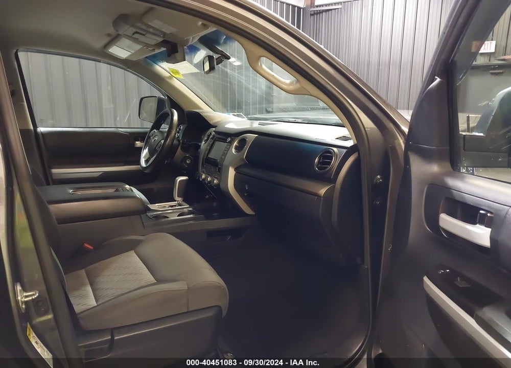2017 TOYOTA TUNDRA SR5 5.7L V8 VIN: 5TFUY5F15HX644796