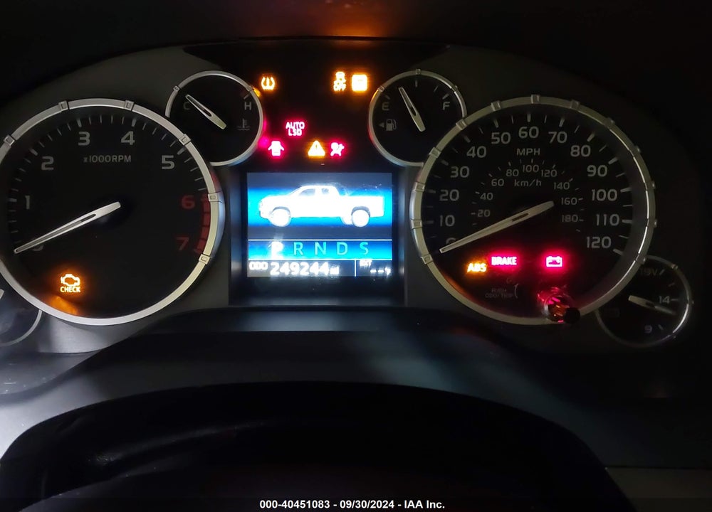 2017 TOYOTA TUNDRA SR5 5.7L V8 VIN: 5TFUY5F15HX644796