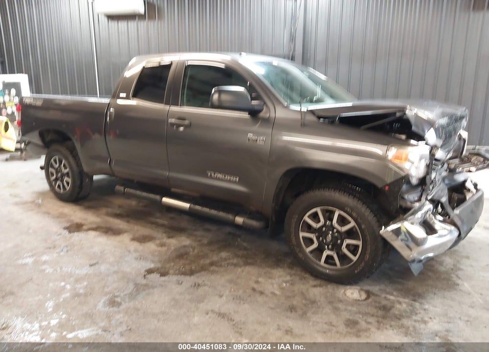 2017 TOYOTA TUNDRA SR5 5.7L V8 VIN: 5TFUY5F15HX644796