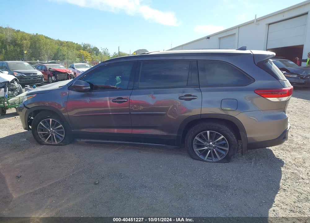 2019 TOYOTA HIGHLANDER XLE VIN: 5TDJZRFH0KS595900
